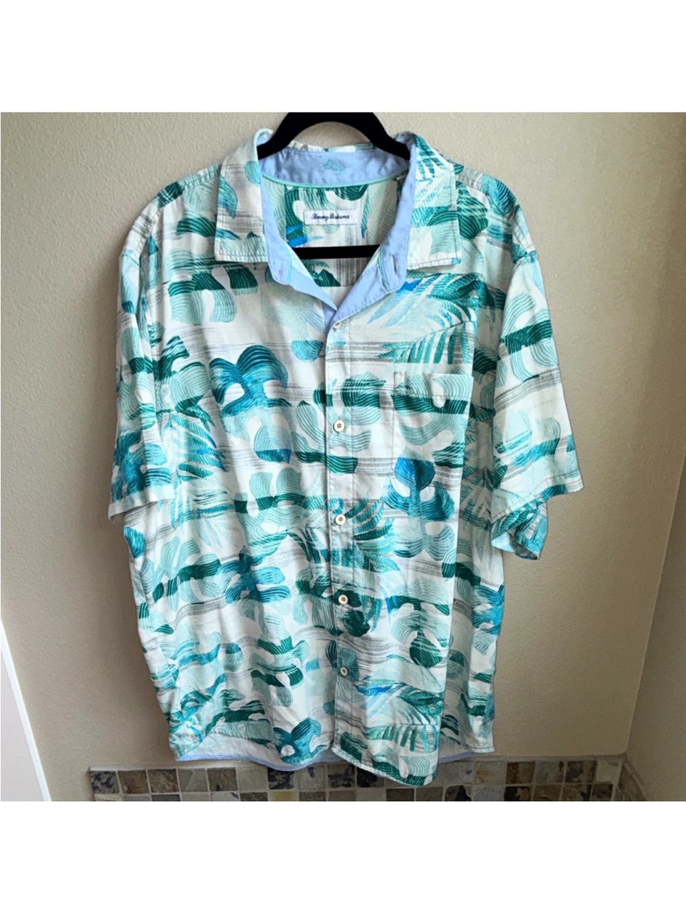 Tommy Bahama XXL 70% Silk Tropical Hawaiian Shirt